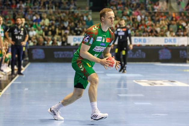 10.05.2026, xgox, Handball - Daikin HBL SC Magdeburg - Handball Verein Hamburg emspor, v.l. Omar Ingi Magnusson (Magdeburg, 14) am Ball, plays the ball Magdeburg
