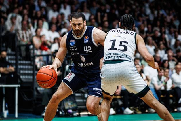 Nemanja Djurisic (MBC Syntainics) im Zweikampf mit Jordan Roland (Gladiators Trier), Vet Concept Gladiators Trier vs MBC Syntainics, Basketball, easyCredit BBL, 34. Spieltag, Saison 2025 2026, 10.05.2026 Vet Concept Gladiators Trier vs MBC Syntainics, Basketball, easyCredit BBL, 34. Spieltag, Saison 2025 2026, 10.05.2026 Copyright: xEibner-Pressefoto AlexanderxNeisx EP_ANS
