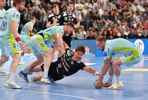 10.05.2026 - Handball - 1. Bundesliga DAIKIN HBL - Saison 2025 2026 - 31. Spieltag: HC Erlangen Metropolregion Nürnberg HCE - VfL Gummersbach - OGo - xogox - Dominik Mappes (21, VfL Gummersbach ) Florian Scheerer (10, HC Erlangen HCE ) Lukas Blohme (8, VfL Gummersbach )