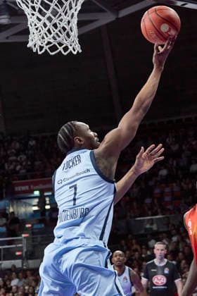 Deutsche Basketball Bundesliga (BBL), FC Bayern München Basketball vs EWE BASKETS Oldenburg, München FC Bayern Basketball, Oldenburg EWE BASKETS, 2026-05-10 in München (BMW Park) TUCKER Dakarai (EWE BASKETS Oldenburg Small Forward (SF) Nr7-OLD7) sportworld München BMW Park Bayern Deutschland