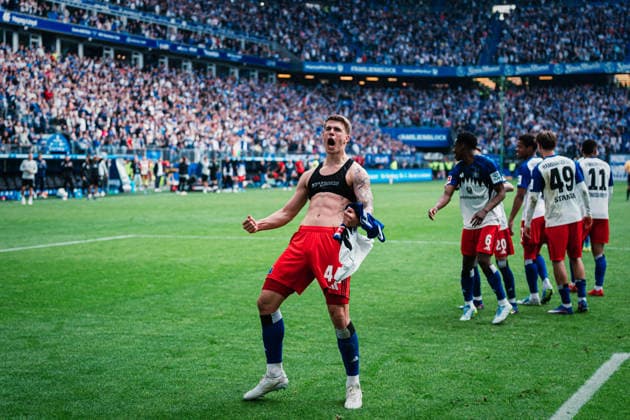 1. Bundesliga: Hamburger SV vs. SC Freiburg, 10.05.2026 TOR, JUBEL durch Luka Vuskovic (Hamburger SV, 44) zum 2:1; Fußball, 33. Spieltag, 1. Bundesliga: Hamburger SV vs. SC Freiburg am 10.05.2026 im Volksparkstadion, Hamburg DFL REGULATIONS PROHIBIT ANY USE OF PHOTOGRAPHS AS IMAGE SEQUENCES AND OR QUASI-VIDEO. *** 1 Bundesliga Hamburger SV vs SC Freiburg, 10 05 2026 GOAL, CHEER by Luka Vuskovic Hamburger SV, 44 to 2 1 Soccer, Matchday 33, 1 Bundesliga Hamburger SV vs SC Freiburg on 10 05 2026 at Volksparkstadion, Hamburg DFL REGULATIONS PROHIBIT ANY USE OF PHOTOGRAPHS AS IMAGE SEQUENCES AND OR QUASI VIDEO Copyright: xBEAUTIFULxSPORTS Tonhäuserx