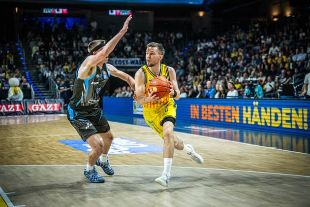 Basketball Berlin 10.05.2026 Saison 2025 2026 EasyCredit BBL 1. Bundesliga Männer, Herren Alba Berlin - Science City Jena Martin Hermannsson (Alba Berlin, No.15) Joe Wieskamp (Jena, No.10)