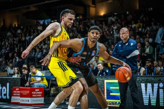 Basketball Berlin 10.05.2026 Saison 2025 2026 EasyCredit BBL 1. Bundesliga Männer, Herren Alba Berlin - Science City Jena Chris Carter (Jena, No.05) Martin Hermannsson (Alba Berlin, No.15)