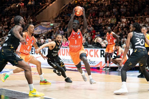 Aher Uguak (Nr. 1 Chemnitz 99ers) GER, Basketball Loewen Braunschweig gegen Chemnitz 99ers, Basketball, easyCredit BBL, Woche 34, Spielzeit 2025 26, 10.05.2026 GER, Basketball Loewen Braunschweig gegen Chemnitz 99ers, Basketball, easyCredit BBL, Woche 34, Spielzeit 2025 26, 10.05.2026 Braunschweig Copyright: xEibner-Pressefoto DanielxREINELTx EP_DRT