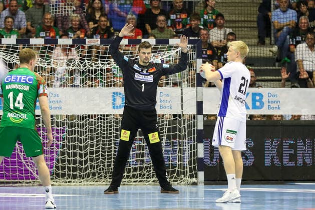 10.05.2026, xgox, Handball - Daikin HBL SC Magdeburg - Handball Verein Hamburg emspor, v.l. Sergey Hernandez Ferrer (Magdeburg, 1) beim Siebenmeter gegen Ferderik Bo Andersen (Hamburg, 21) Magdeburg