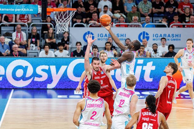 Tylan Birts (Telekom Baskets Bonn, 05), Daniel Keppeler (BMA365 Bamberg Baskets, 31), BMA365 Bamberg Baskets vs. Telekom Baskets Bonn, Basketball, easyCredit BBL, 34. Spieltag, 10.05.2026 BMA365 Bamberg Baskets vs. Telekom Baskets Bonn, Basketball, easyCredit BBL, 34. Spieltag, 10.05.2026 Bamberg Copyright: xEibner-Pressefoto G.xSantemizx EP_EER