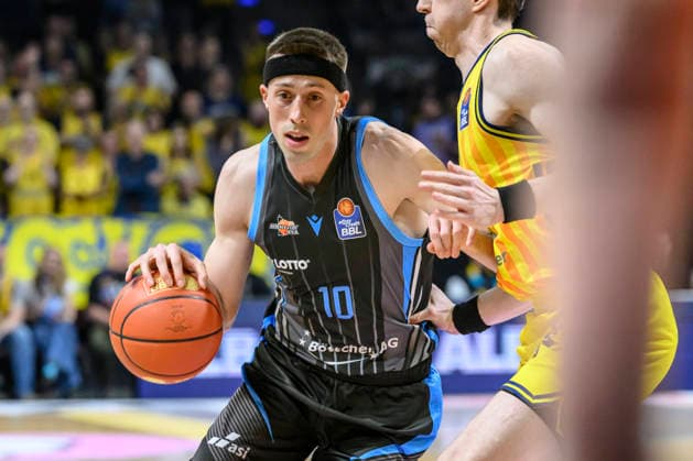 v.l. Joe Wieskamp ( 10, Science City Jena), GER, Berlin, Basketball, Alba Berlin vs Science City Jena, in der Max-Schmeling-Halle , BBL, 10.5. 2026 Copyright: HMBxMedia UwexKoch