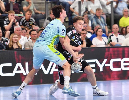 10.05.2026 - Handball - 1. Bundesliga DAIKIN HBL - Saison 2025 2026 - 31. Spieltag: HC Erlangen Metropolregion Nürnberg HCE - VfL Gummersbach - OGo - xogox - Miro Schluroff (15, VfL Gummersbach ) Maxsim Lochman (32, HC Erlangen HCE )