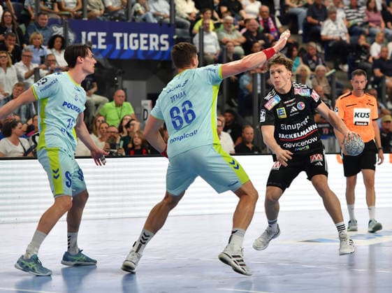 10.05.2026 - Handball - 1. Bundesliga DAIKIN HBL - Saison 2025 2026 - 31. Spieltag: HC Erlangen Metropolregion Nürnberg HCE - VfL Gummersbach - OGo - xogox - Stepan Zeman (66, VfL Gummersbach ) Maxsim Lochman (32, HC Erlangen HCE )