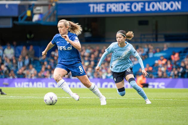 Erin Cuthbert (8 Chelsea) and Yui Hasegawa (25 Manchester City) in action during the Adobe Women?s FA Cup Semi-Final match between Chelsea and Manchester City (Photo by Emily Bittarello SPP). Copyright: xEmilyxBittarellox xSPPx Sportspressphoto_SPR143878