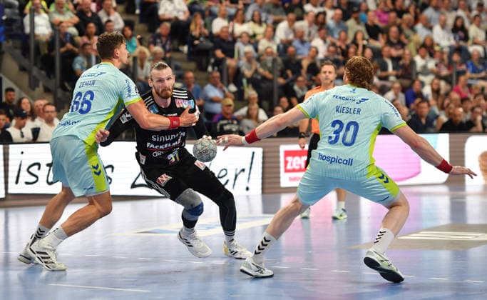 10.05.2026 - Handball - 1. Bundesliga DAIKIN HBL - Saison 2025 2026 - 31. Spieltag: HC Erlangen Metropolregion Nürnberg HCE - VfL Gummersbach - OGo - xogox - Stepan Zeman (66, VfL Gummersbach ) Antonio Metzner (27, HC Erlangen HCE )