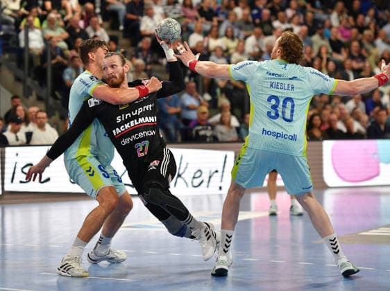 10.05.2026 - Handball - 1. Bundesliga DAIKIN HBL - Saison 2025 2026 - 31. Spieltag: HC Erlangen Metropolregion Nürnberg HCE - VfL Gummersbach - OGo - xogox - Stepan Zeman (66, VfL Gummersbach ) Antonio Metzner (27, HC Erlangen HCE )