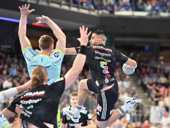 10.05.2026 - Handball - 1. Bundesliga DAIKIN HBL - Saison 2025 2026 - 31. Spieltag: HC Erlangen Metropolregion Nürnberg HCE - VfL Gummersbach - OGo - xogox - Milos Kos (5, HC Erlangen HCE )