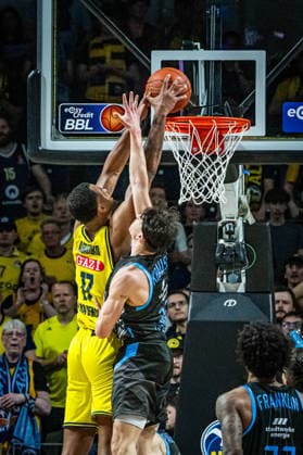 Basketball Berlin 10.05.2026 Saison 2025 2026 EasyCredit BBL 1. Bundesliga Männer, Herren Alba Berlin - Science City Jena Norris Agbakoko (Alba Berlin, No.17) Kristofer Krause (Jena, No.36)
