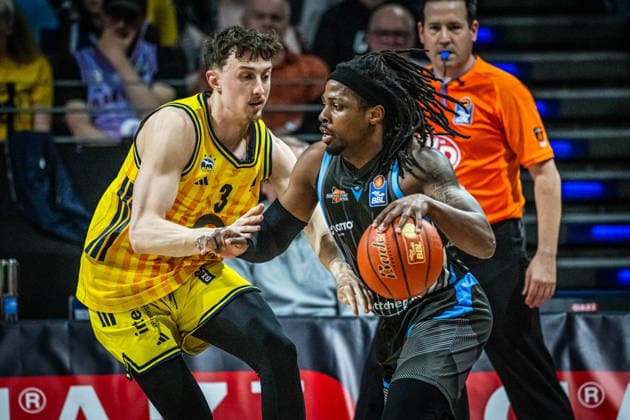 Basketball Berlin 10.05.2026 Saison 2025 2026 EasyCredit BBL 1. Bundesliga Männer, Herren Alba Berlin - Science City Jena Ikenna Iroegbu (Jena, No.01) Alex O Connell (Alba Berlin, No.03)