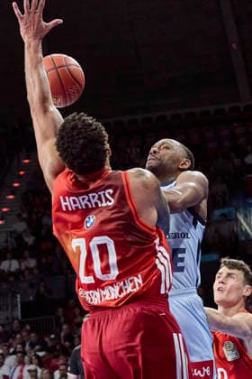 Deutsche Basketball Bundesliga (BBL), FC Bayern München Basketball vs EWE BASKETS Oldenburg, München FC Bayern Basketball, Oldenburg EWE BASKETS, 2026-05-10 in München (BMW Park) LOFTON Kyle (EWE BASKETS Oldenburg Point Guard (PG) Nr0-OLD0), HARRIS Elias (FC Bayern München Basketball Power Forward (PF) Nr20-FCBB20) sportworld München BMW Park Bayern Deutschland