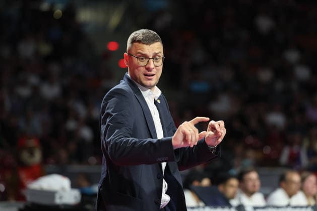 Lazar Spasic (EWE Baskets Oldenburg, Chef-Trainer) gestikuliert, GER, FC Bayern Basketball vs. EWE Baskets Oldenburg, Basketball, easycredit Basketball Bundesliga, 34. Spieltag, Saison 2025 2026, 10.05.2026, GER, FC Bayern Basketball vs. EWE Baskets Oldenburg, Basketball, easycredit Basketball Bundesliga, 34. Spieltag, Saison 2025 2026, 10.05.2026 Muenchen Copyright: xEibner-Pressefoto JennixMaulx EP_JML