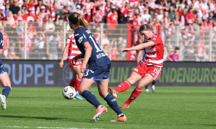 Wielle Douma, Samantha Steuerwald schiesst Zweikampf Spielszene Aktion Fußball Fussball 1. Bundesliga Damen Frauen 25. Spieltag Saison 2025 2026 10.05.2026 1.FC Union Berlin vs. TSG Hoffenheim DFL regulations prohibit any use of photographs as image sequences and or quasi-video
