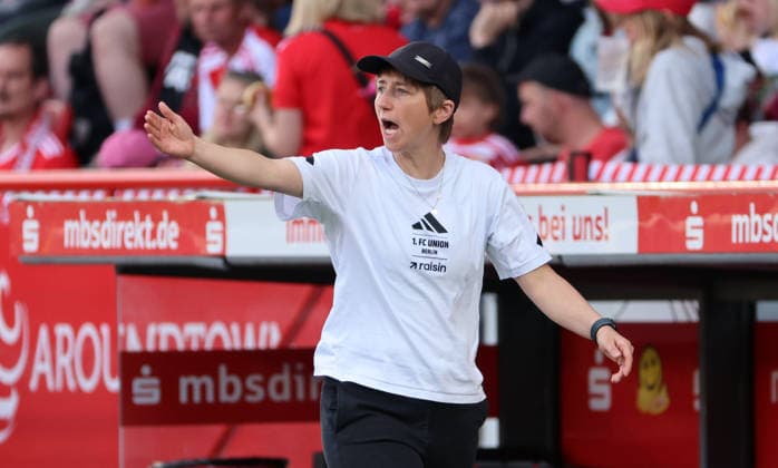 Trainerin Ailien Poese gibt Anweisungen Aktion Oberkörper Fußball Fussball 1. Bundesliga Damen Frauen 25. Spieltag Saison 2025 2026 10.05.2026 1.FC Union Berlin vs. TSG Hoffenheim DFL regulations prohibit any use of photographs as image sequences and or quasi-video