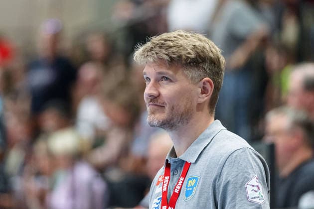 Nicolaj Andersson (BSV, Trainer), SV Union Halle-Neustadt vs. Buxtehuder SV, Handball Bundesliga Frauen, Play-Offs 5-11 Spieltag 4, Saison 2025 26, 10.05.2026 Halle SWH Arena Sachsen-Anhalt Deutschland