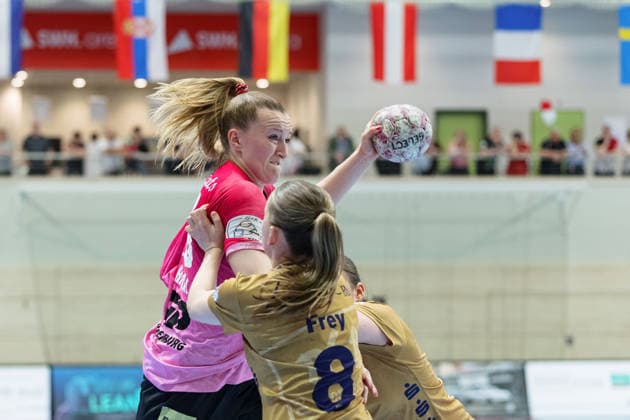 Cara Reuthal (Halle, 26), Lilli Frey (BSV, 8), SV Union Halle-Neustadt vs. Buxtehuder SV, Handball Bundesliga Frauen, Play-Offs 5-11 Spieltag 4, Saison 2025 26, 10.05.2026 Halle SWH Arena Sachsen-Anhalt Deutschland
