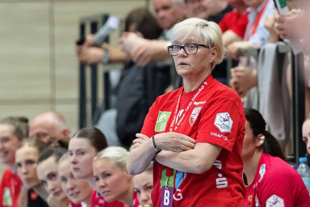 Trainerin Ines Seidler (Halle), SV Union Halle-Neustadt vs. Buxtehuder SV, Handball Bundesliga Frauen, Play-Offs 5-11 Spieltag 4, Saison 2025 26, 10.05.2026 Halle SWH Arena Sachsen-Anhalt Deutschland
