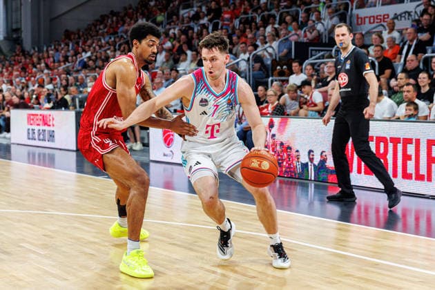 Ibi Watson (BMA365 Bamberg Baskets, 02), Grayson Murphy (Telekom Baskets Bonn, 07), BMA365 Bamberg Baskets vs. Telekom Baskets Bonn, Basketball, easyCredit BBL, 34. Spieltag, 10.05.2026 BMA365 Bamberg Baskets vs. Telekom Baskets Bonn, Basketball, easyCredit BBL, 34. Spieltag, 10.05.2026 Bamberg Copyright: xEibner-Pressefoto G.xSantemizx EP_EER