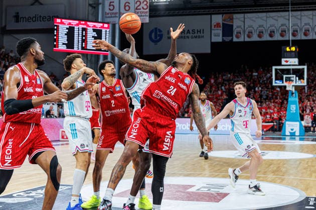 Ejiofor Onu (BMA365 Bamberg Baskets, 35), Alijah Comithier (Telekom Baskets Bonn, 02), Ibi Watson (BMA365 Bamberg Baskets, 02), Kur Jongkuch (Telekom Baskets Bonn, 15), Cobe Williams (BMA365 Bamberg Baskets, 24), BMA365 Bamberg Baskets vs. Telekom Baskets Bonn, Basketball, easyCredit BBL, 34. Spieltag, 10.05.2026 BMA365 Bamberg Baskets vs. Telekom Baskets Bonn, Basketball, easyCredit BBL, 34. Spieltag, 10.05.2026 Bamberg Copyright: xEibner-Pressefoto G.xSantemizx EP_EER