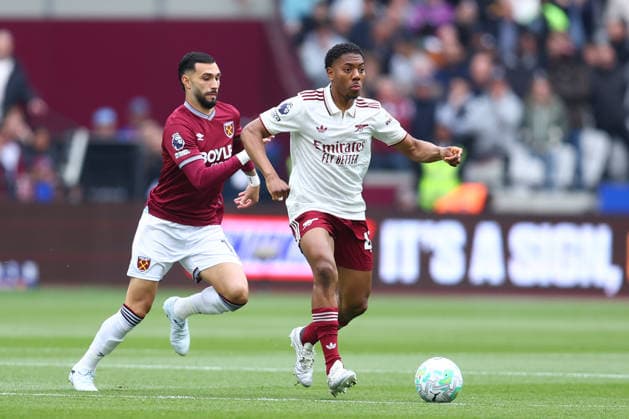 London, England, 10th May 2026. Valentin Castellanos of West Ham United and Myles Lewis-Skelly of Arsenal challenge for the ball during the West Ham United vs Arsenal Premier League match at the London Stadium, London. Picture credit should read: Paul Terry Sportimage EDITORIAL USE ONLY. No use with unauthorised audio, video, data, fixture lists, club league logos or live services. Online in-match use limited to 120 images, no video emulation. No use in betting, games or single club league player publications. SPI_012_PT_West_Ham_Arsenal SPI-4793-0012