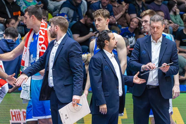 easyCredit Basketball Bundesliga BBL, Frankfurt am Main, Frankfurt Skyliners vs. Ratiopharm Ulm, Süwag Energie Arena Frankfurt am Main; 10.05.2026 easyCredit Basketball Bundesliga BBL, Frankfurt am Main, Germany - 10.05.2026: Auszeit der Frankfurt Skyliners, Basketball Bundesliga, Spiel der Frankfurt Skyliners vs. Ratiopharm Ulm Süwag Energie Arena Frankfurt am Main Copyright: xBEAUTIFULxSPORTS Freudensteinx
