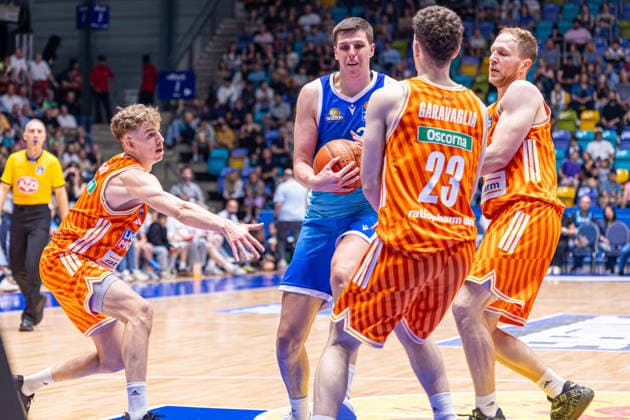 easyCredit Basketball Bundesliga BBL, Frankfurt am Main, Frankfurt Skyliners vs. Ratiopharm Ulm, Süwag Energie Arena Frankfurt am Main; 10.05.2026 easyCredit Basketball Bundesliga BBL, Frankfurt am Main, Germany - 10.05.2026: Jacob Knauf (Frankfurt Skyliners, 25) am Ball, Basketball Bundesliga, Spiel der Frankfurt Skyliners vs. Ratiopharm Ulm Süwag Energie Arena Frankfurt am Main Copyright: xBEAUTIFULxSPORTS Freudensteinx