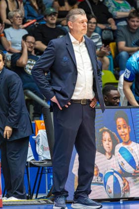 easyCredit Basketball Bundesliga BBL, Frankfurt am Main, Frankfurt Skyliners vs. Ratiopharm Ulm, Süwag Energie Arena Frankfurt am Main; 10.05.2026 easyCredit Basketball Bundesliga BBL, Frankfurt am Main, Germany - 10.05.2026: Klaus Perwas (Headcoach Frankfurt Skyliners) während des Spiels, Basketball Bundesliga, Spiel der Frankfurt Skyliners vs. Ratiopharm Ulm Süwag Energie Arena Frankfurt am Main Copyright: xBEAUTIFULxSPORTS Freudensteinx