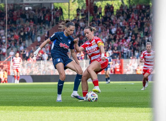 Fußball, Frauen, Saison 2025 2026, Google Pixel Frauen-Bundesliga (25. Spieltag), 1. FC Union Berlin - TSG 1899 Hoffenheim, v. l. Jill Janssens (Hoffenheim), Lisa Heiseler (1. FC Union), 10.05. 2026, Copyright: xMatthiasxKochx