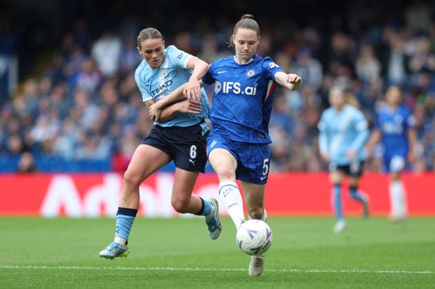 Chelsea v Man City Women 10 May 2026, London - Adobe Women™s FA Cup, Semi Final - Chelsea v Manchester City Women - Grace Clinton of Manchester City and Veerle Buurman of Chelsea - Photo: Charlotte Wilson Offside. London UK Copyright: xCharlottexWilsonx xOffsidexOffside