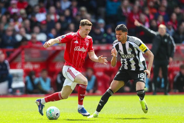 Nottingham Forest v Newcastle United, Premier League Elliot Anderson Of Nottingham Forest Under pressure from William Osula Of Newcastle United during the Nottingham Forest v Newcastle United Premier League match at the City Ground, West Bridgford, England on 10 May 2026 Credit: Lee Keuneke Every Second Media Editorial use only. All images are copyright Every Second Media Limited. No images may be reproduced without prior permission. All rights reserved. Premier League and Football League images are subject to licensing agreements with Football DataCo Limited. see https: www.football-dataco.com Copyright: xIMAGO EveryxSecondxMediax ESM-1980-0124 LeexKeunekex xEveryxSecondxMediax