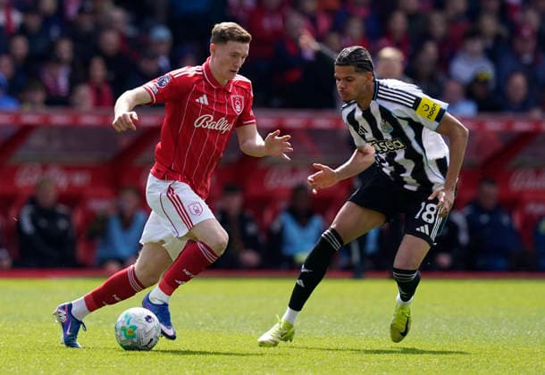 Nottingham, England, 10th May 2026. Elliot Anderson of Nottingham Forest (L) is challenged by William Osula of Newcastle United during the Nottingham Forest vs Newcastle United Premier League match at the City Ground, Nottingham. Picture credit should read: Andrew Yates Sportimage EDITORIAL USE ONLY. No use with unauthorised audio, video, data, fixture lists, club league logos or live services. Online in-match use limited to 120 images, no video emulation. No use in betting, games or single club league player publications. SPI_045_AY_NOTTS_FOREST_NEWC SPI-4792-0045