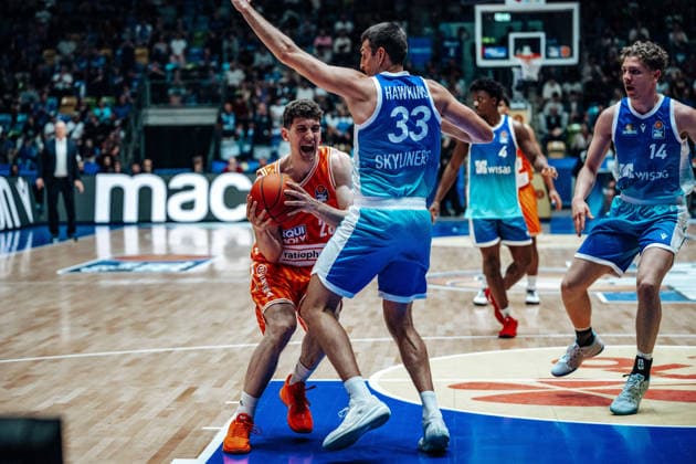 Diego Garavaglia (ratiopharm Ulm, 23), Ryan Hawkins (Skyliners Frankfurt, 33) GER, Skyliners Frankfurt vs. ratiopharm Ulm, easyCredit BBL, Bundesliga, 34 Spieltag, Saison 2025 2026. 10.05.2026 Eibner-Pressefoto Attila Ziga GER, Skyliners Frankfurt vs. ratiopharm Ulm, easyCredit BBL, Bundesliga, 34 Spieltag, Saison 2025 2026. 10.05.2026 Frankfurt am Main Copyright: xEibner-Pressefotox EP_AZA