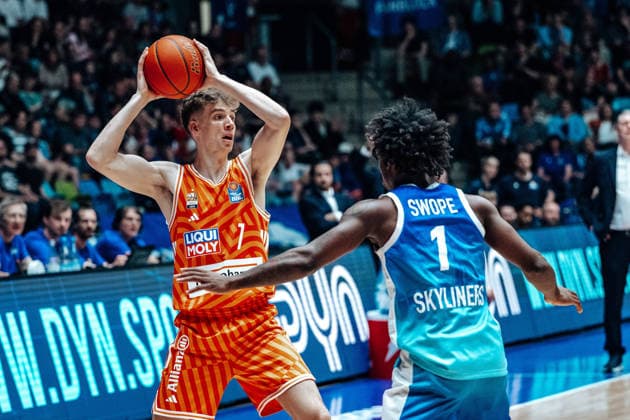Tobias Jensen (ratiopharm Ulm, 07), Isaiah Swope (Skyliners Frankfurt, 01) GER, Skyliners Frankfurt vs. ratiopharm Ulm, easyCredit BBL, Bundesliga, 34 Spieltag, Saison 2025 2026. 10.05.2026 Eibner-Pressefoto Attila Ziga GER, Skyliners Frankfurt vs. ratiopharm Ulm, easyCredit BBL, Bundesliga, 34 Spieltag, Saison 2025 2026. 10.05.2026 Frankfurt am Main Copyright: xEibner-Pressefotox EP_AZA