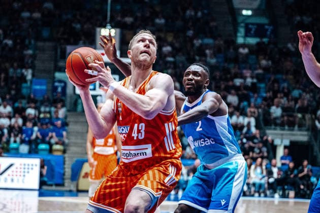 Christopher Sengfelder (ratiopharm Ulm, 43), Alvin Onyia (Skyliners Frankfurt, 02) GER, Skyliners Frankfurt vs. ratiopharm Ulm, easyCredit BBL, Bundesliga, 34 Spieltag, Saison 2025 2026. 10.05.2026 Eibner-Pressefoto Attila Ziga GER, Skyliners Frankfurt vs. ratiopharm Ulm, easyCredit BBL, Bundesliga, 34 Spieltag, Saison 2025 2026. 10.05.2026 Frankfurt am Main Copyright: xEibner-Pressefotox EP_AZA