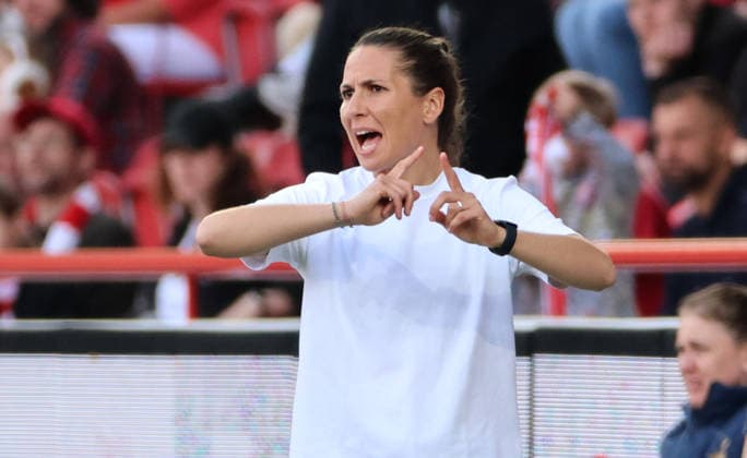 Trainerin Eva Maria Virsinger gibt Anweisungen Aktion Oberkörper Fußball Fussball 1. Bundesliga Damen Frauen 25. Spieltag Saison 2025 2026 10.05.2026 1.FC Union Berlin vs. TSG Hoffenheim DFL regulations prohibit any use of photographs as image sequences and or quasi-video