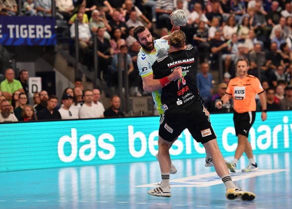 10.05.2026 - Handball - 1. Bundesliga DAIKIN HBL - Saison 2025 2026 - 31. Spieltag: HC Erlangen Metropolregion Nürnberg HCE - VfL Gummersbach - OGo - xogox - Teitur Örn Einarsson (14, VfL Gummersbach )Maciej Gebala (77, HC Erlangen HCE )