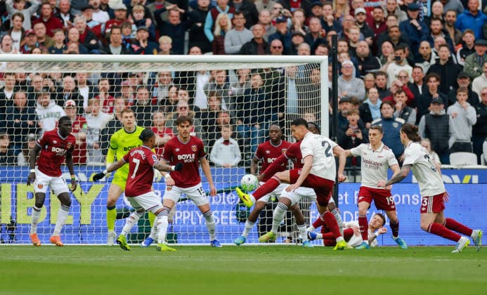 Premier League 2025 26 West Ham v Arsenal London Stadium 10.05.2026 William Saliba of Arsenal on the edge of the West Ham box Premier League 2025 26 West Ham v Arsenal London Stadium 10.05.2026 Photograph By Marc Aspland The Times  Copyright: xMarcxAsplandx NINTCHDBPICT001079634214