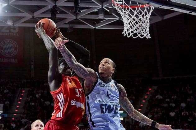 Deutsche Basketball Bundesliga (BBL), FC Bayern München Basketball vs EWE BASKETS Oldenburg, München FC Bayern Basketball, Oldenburg EWE BASKETS, 2026-05-10 in München (BMW Park) GABRIEL Wenyen (FC Bayern München Basketball Center (C) Nr32-FCBB32), KYSER Michale (EWE BASKETS Oldenburg Center (C) Nr12-OLD12) sportworld München BMW Park Bayern Deutschland