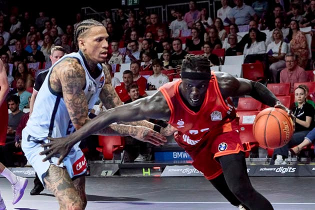 Deutsche Basketball Bundesliga (BBL), FC Bayern München Basketball vs EWE BASKETS Oldenburg, München FC Bayern Basketball, Oldenburg EWE BASKETS, 2026-05-10 in München (BMW Park) GABRIEL Wenyen (FC Bayern München Basketball Center (C) Nr32-FCBB32), KYSER Michale (EWE BASKETS Oldenburg Center (C) Nr12-OLD12) sportworld München BMW Park Bayern Deutschland