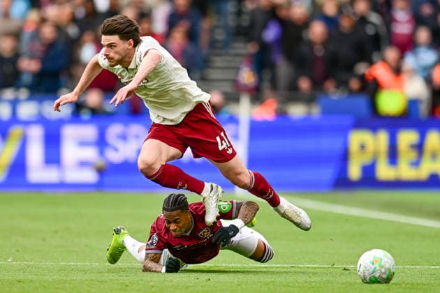 West Ham United v Arsenal, Premier League Arsenal midfielder Declan Rice (41) gets airborne following a tackle from West Ham United forward Crysencio Summerville (7) during the Premier League match between West Ham United and Arsenal at the London Stadium, London, UK on 10 May 2026. London London Stadium UK Editorial use only DataCo restrictions apply See www.football-dataco.com , Copyright: xDennisxGoodwinx PSI-24232-0031