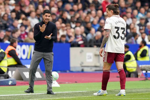West Ham United v Arsenal, Premier League Arsenal Manager Mikel Arteta ESP reacts and gestures to Arsenal defender Riccardo Calafiori (33) during the West Ham United v Arsenal Premier League match at the London Stadium, London, England on 10 May 2026 Credit: Robbie Hoad Every Second Media Editorial use only. All images are copyright Every Second Media Limited. No images may be reproduced without prior permission. All rights reserved. Premier League and Football League images are subject to licensing agreements with Football DataCo Limited. see https: www.football-dataco.com Copyright: xIMAGO EveryxSecondxMediax ESM-1982-0024 RobbiexHoadx xEveryxSecondxMediax