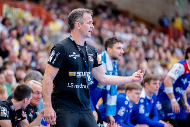 Krefeld, 10.05.2026, Handball, Herren, 2. Bundesliga, 31. Spieltag, 2025 2026: HSG Krefeld Niederrhein HBW Balingen-Weilstetten Matthias Flohr (HBW Balingen-Weilstetten, Trainer) beim Coaching während des Spiels