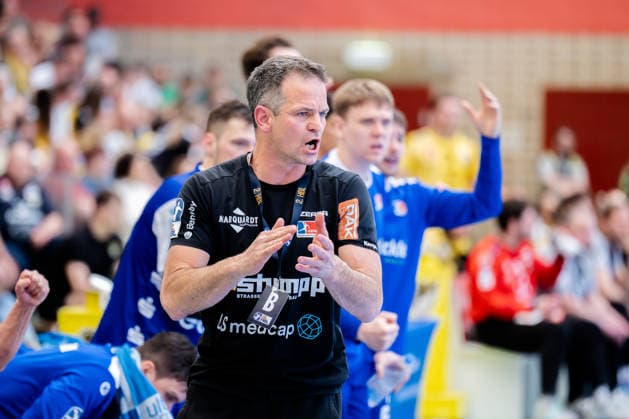 Krefeld, 10.05.2026, Handball, Herren, 2. Bundesliga, 31. Spieltag, 2025 2026: HSG Krefeld Niederrhein HBW Balingen-Weilstetten Matthias Flohr (HBW Balingen-Weilstetten, Trainer) emotional am Spielfeldrand