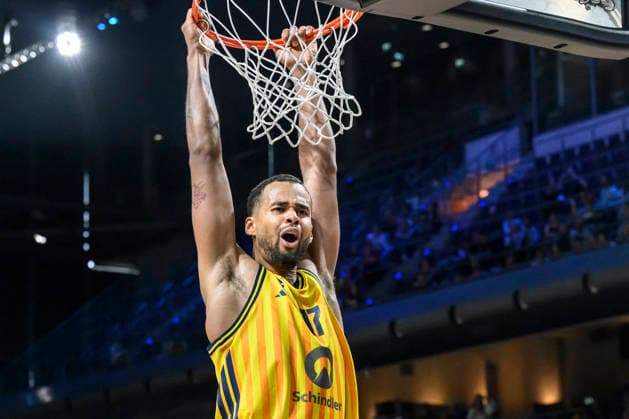 v.l. Norris Agbakoko (Alba 17), Jubel, Freude, freut sich ueber seinen Korb, dunk, GER, Berlin, Basketball, Alba Berlin vs Science City Jena, in der Max-Schmeling-Halle , BBL, 10.5. 2026 Copyright: HMBxMedia UwexKoch