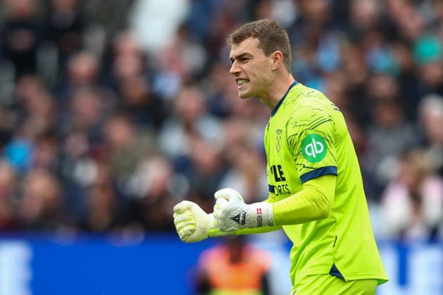 Premier League: West Ham United v Arsenal LONDON, UK - 10th May 2026: Mads Hermansen of West Ham United reacts during the Premier League match between West Ham United FC and Arsenal FC at London Stadium London London Stadium England United Kingdom Copyright: xCraigxMercerx xPeakxActionxPhotosx